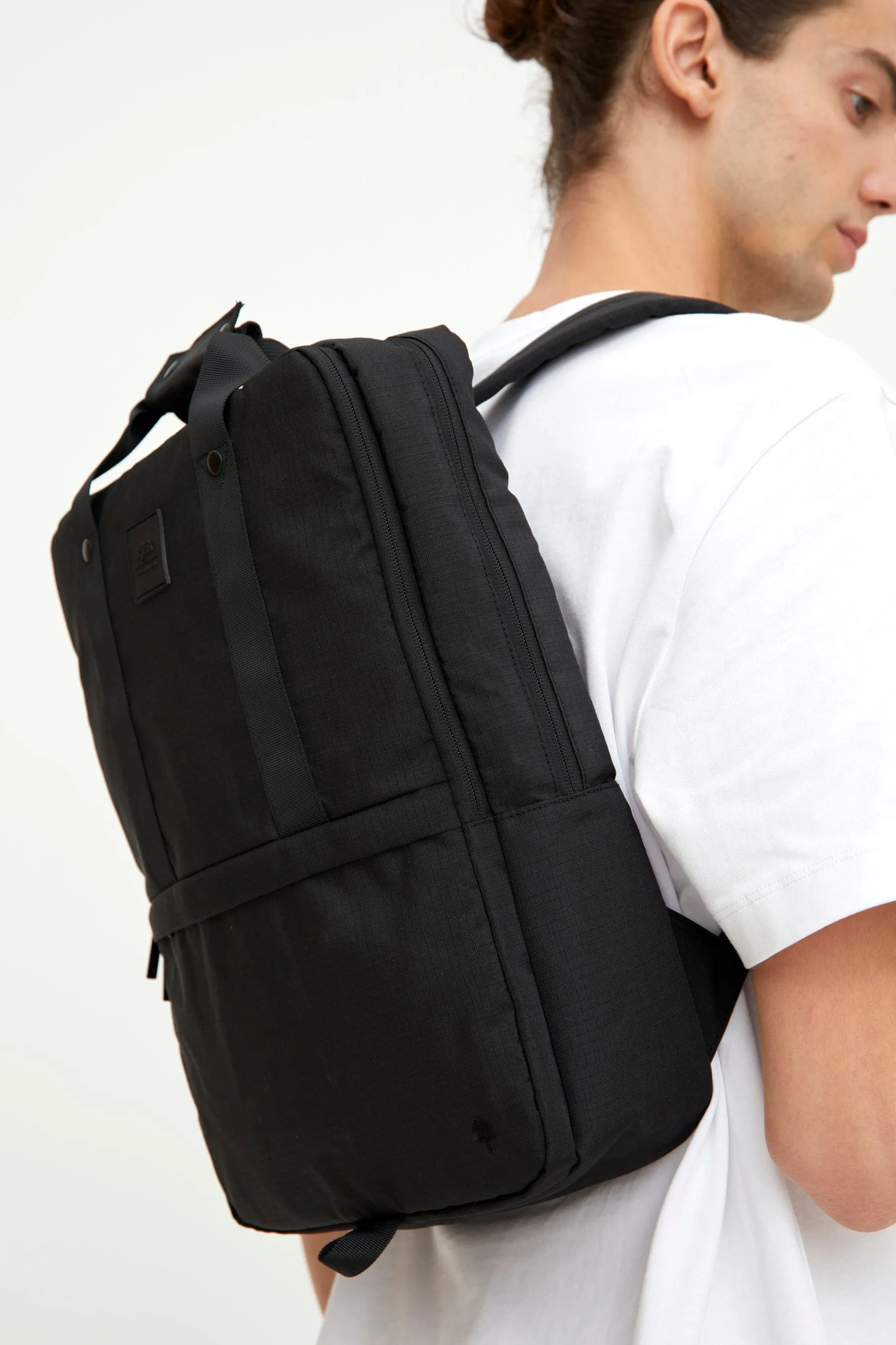 Daily 15" Backpack Black Vandra