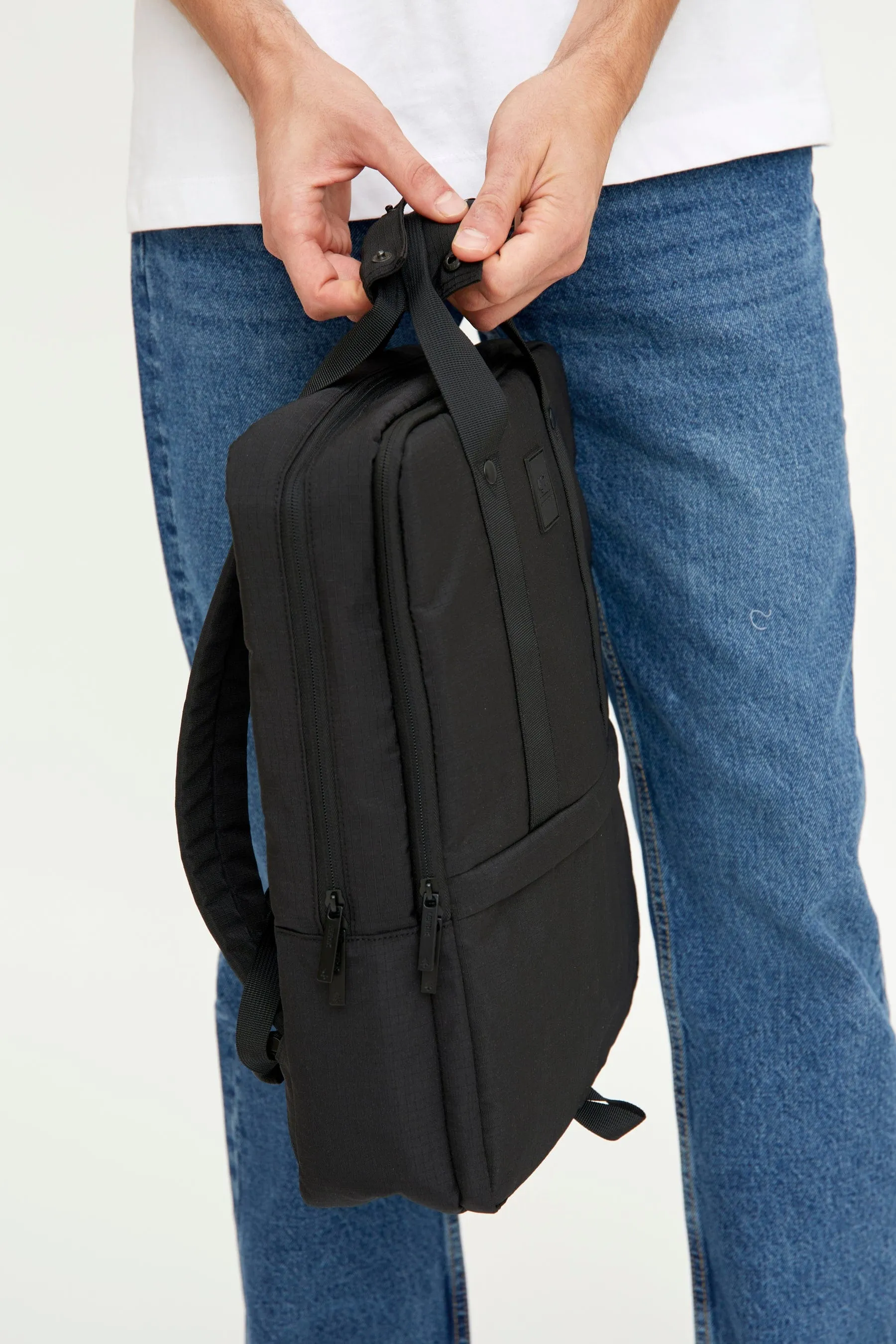Daily 15" Backpack Black Vandra