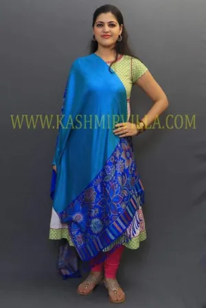 Ferozi And Royal Blue Colour Stole With Wonderful Border Gives Mesmerizing Look Through Its Design.