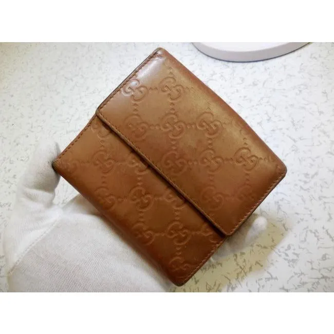 Gucci Camel Leather With An Embossed Large G Print And A Gold Heart Shaped Accent Design Wallet