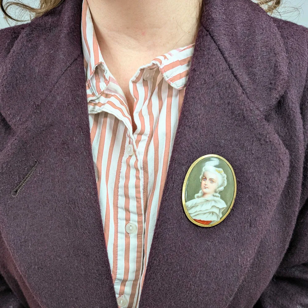 HAND PAINTED VINTAGE PORTRAIT PENDANT 14K YELLOW GOLD FLORENTINE NECKLACE CAMEO