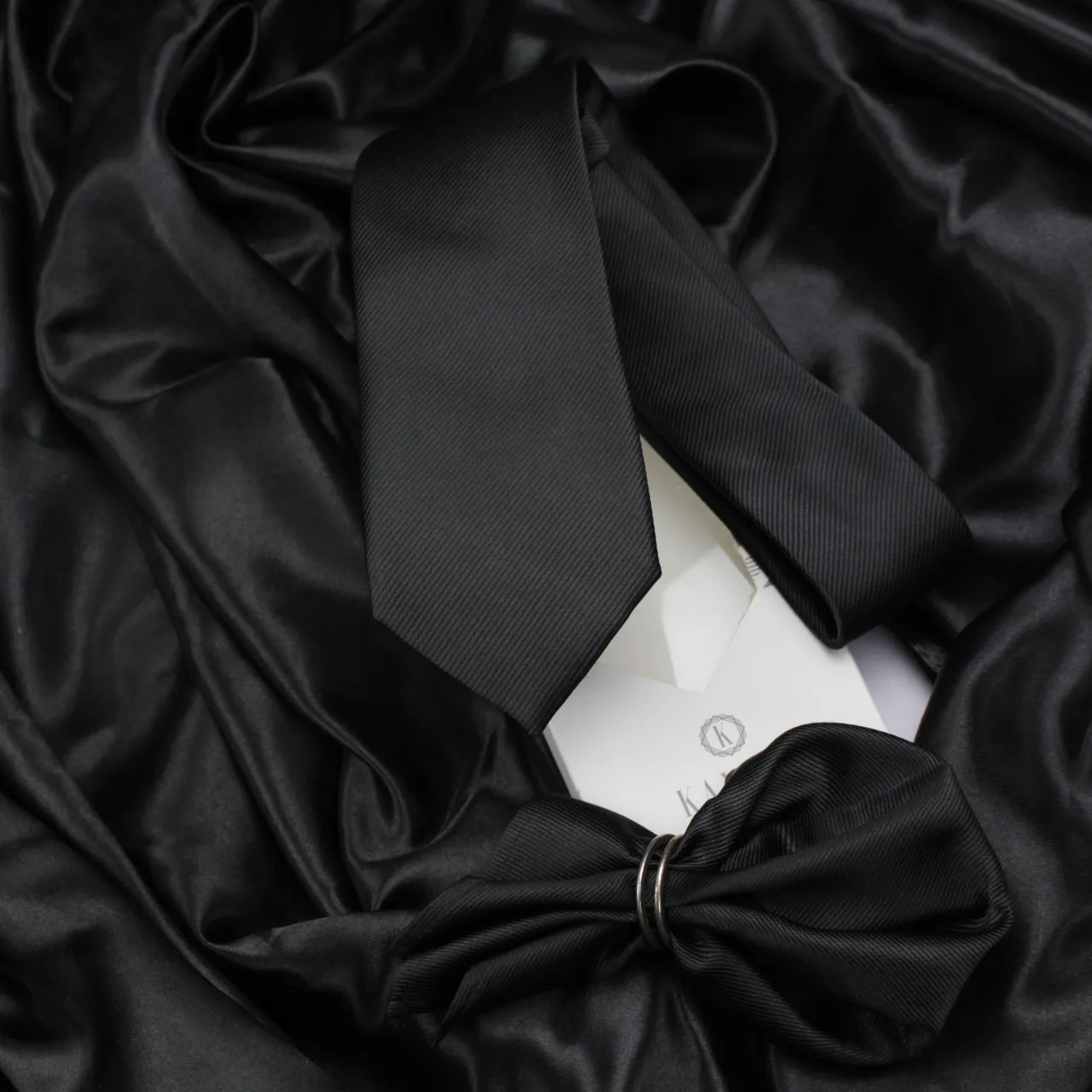 Kovove The Appealing Self Striped Black Necktie and Pocket Square Gift Box