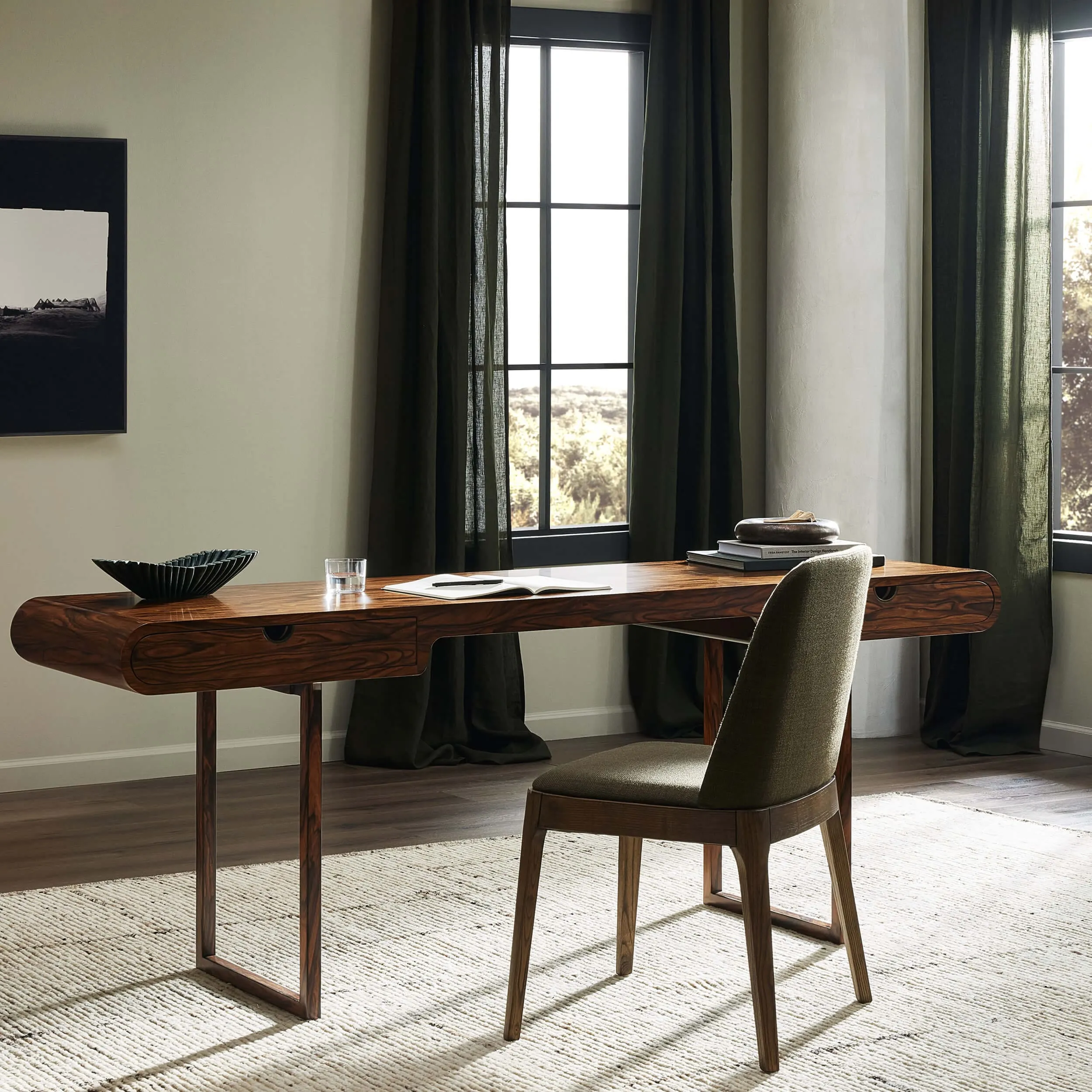 Luana Desk, Natural