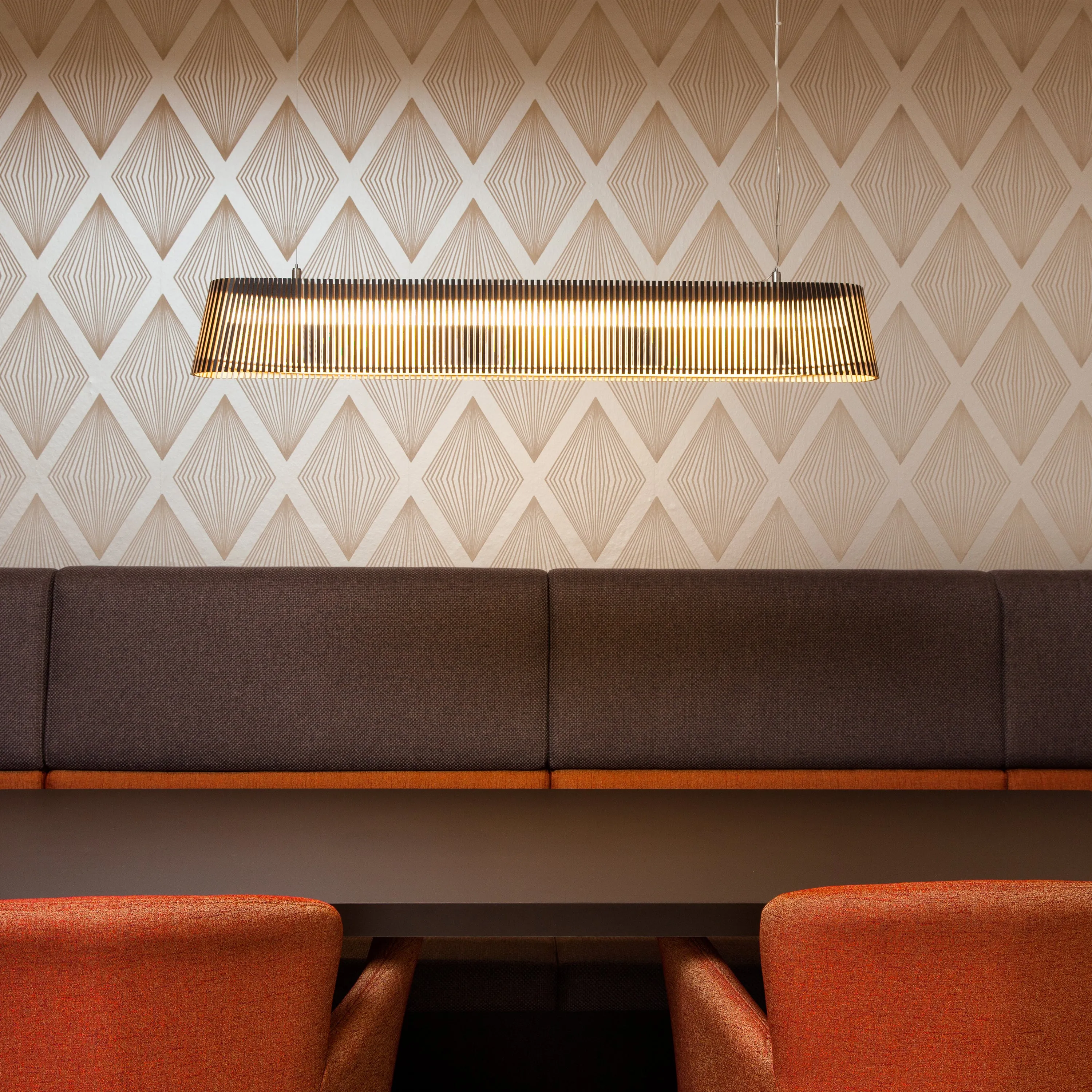 Owalo Linear Pendant Light