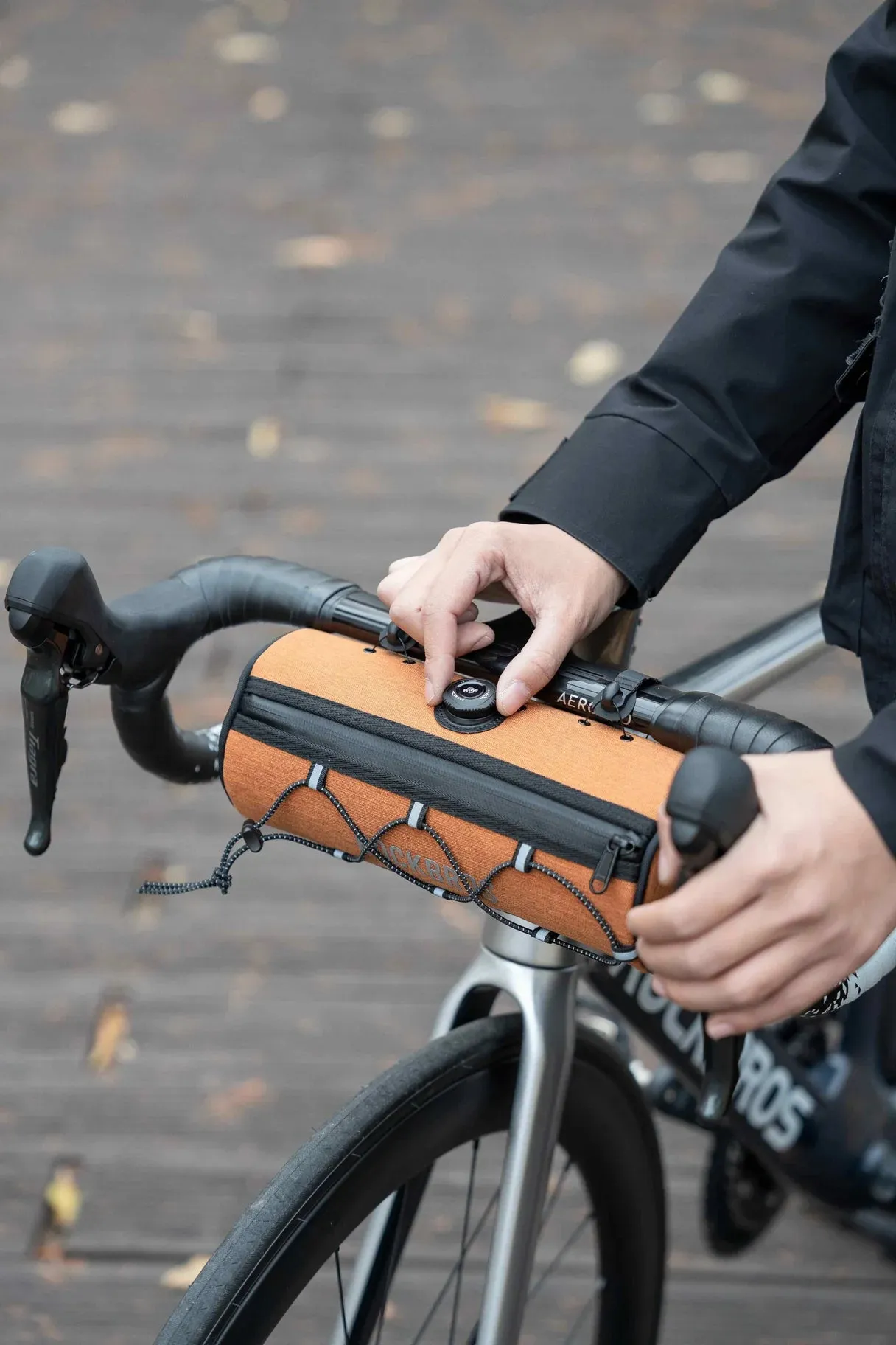 ROCKBROS Round Bike Handlebar Bag-road to sky