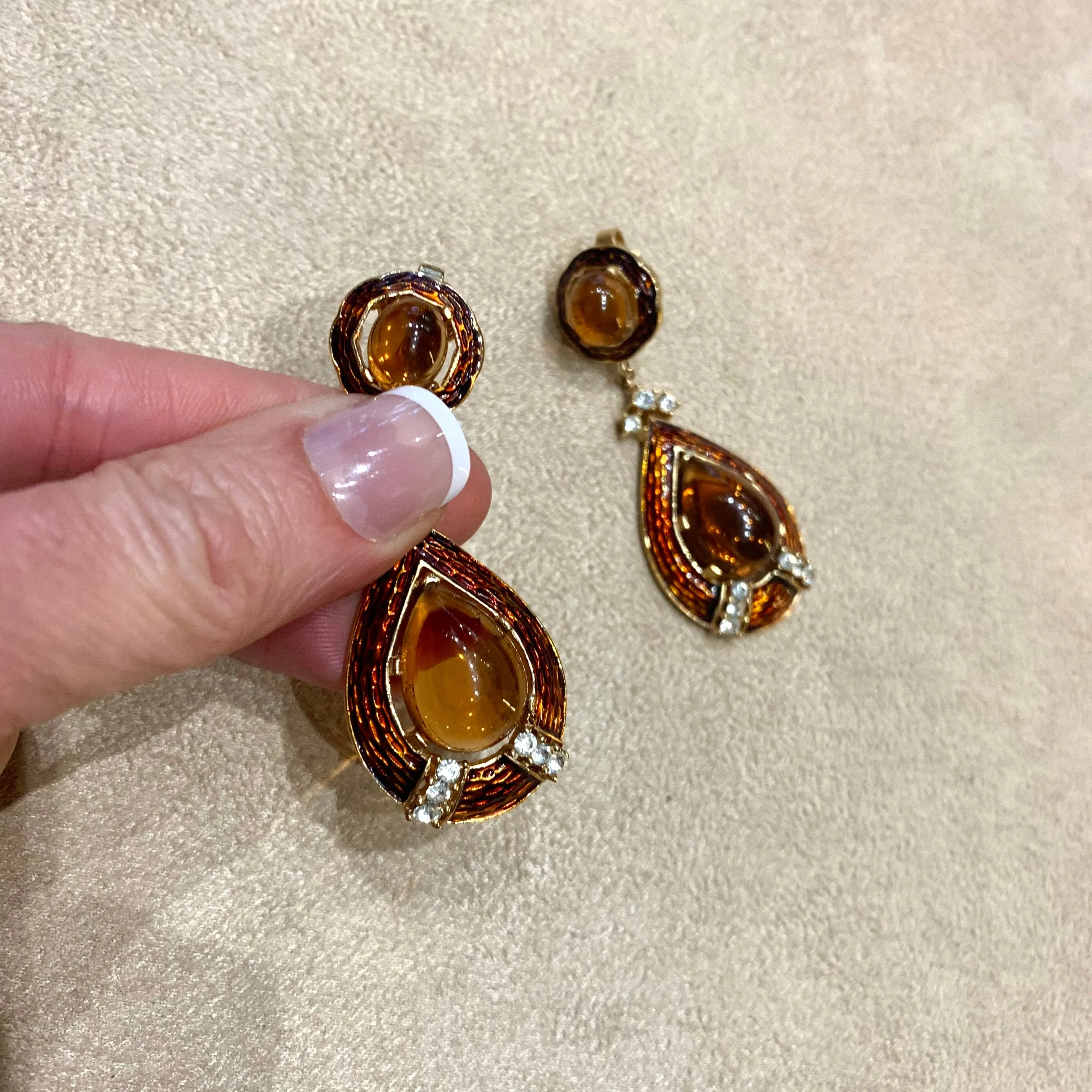 Trifari Brown drop earrings L’Orient Collection 1960s