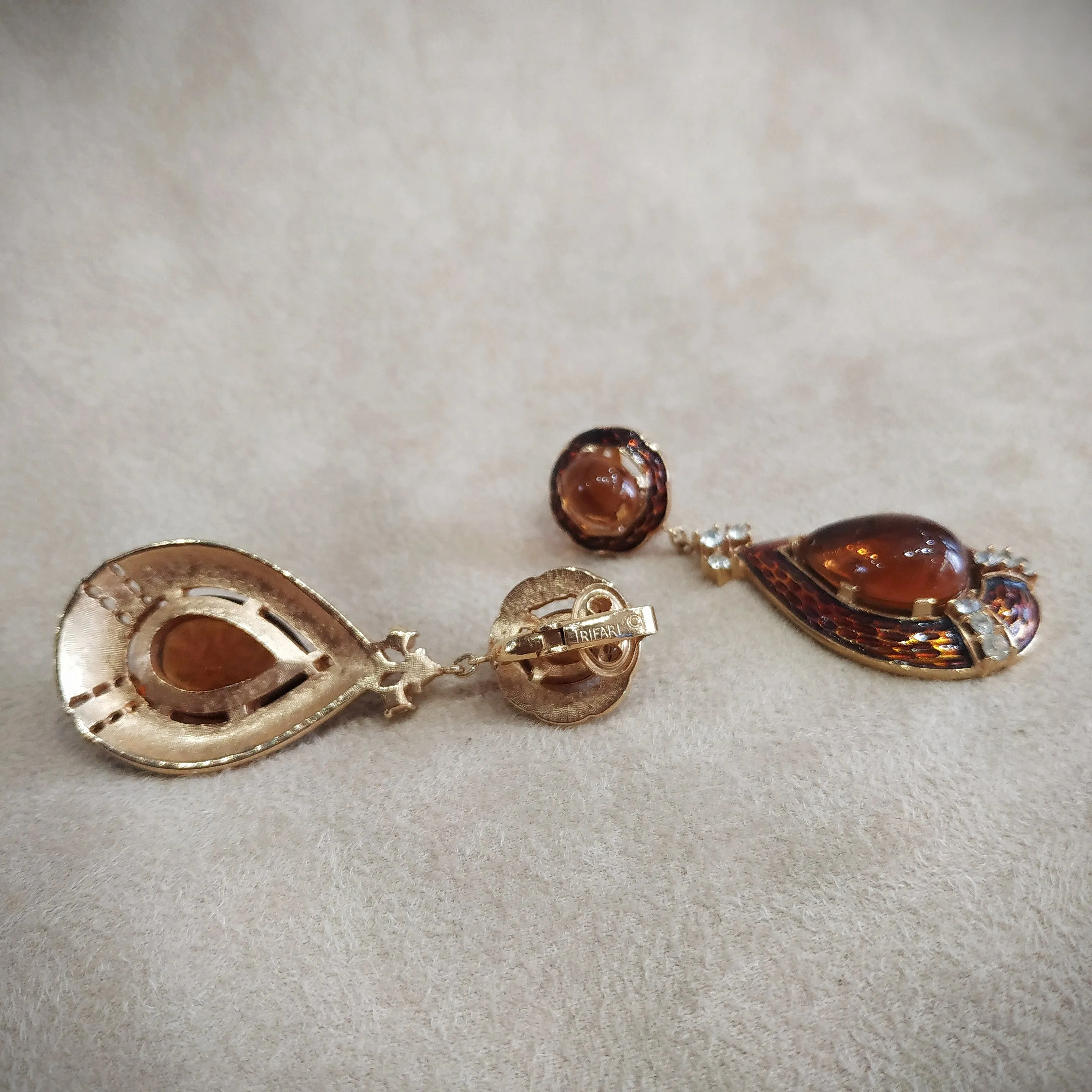 Trifari Brown drop earrings L’Orient Collection 1960s